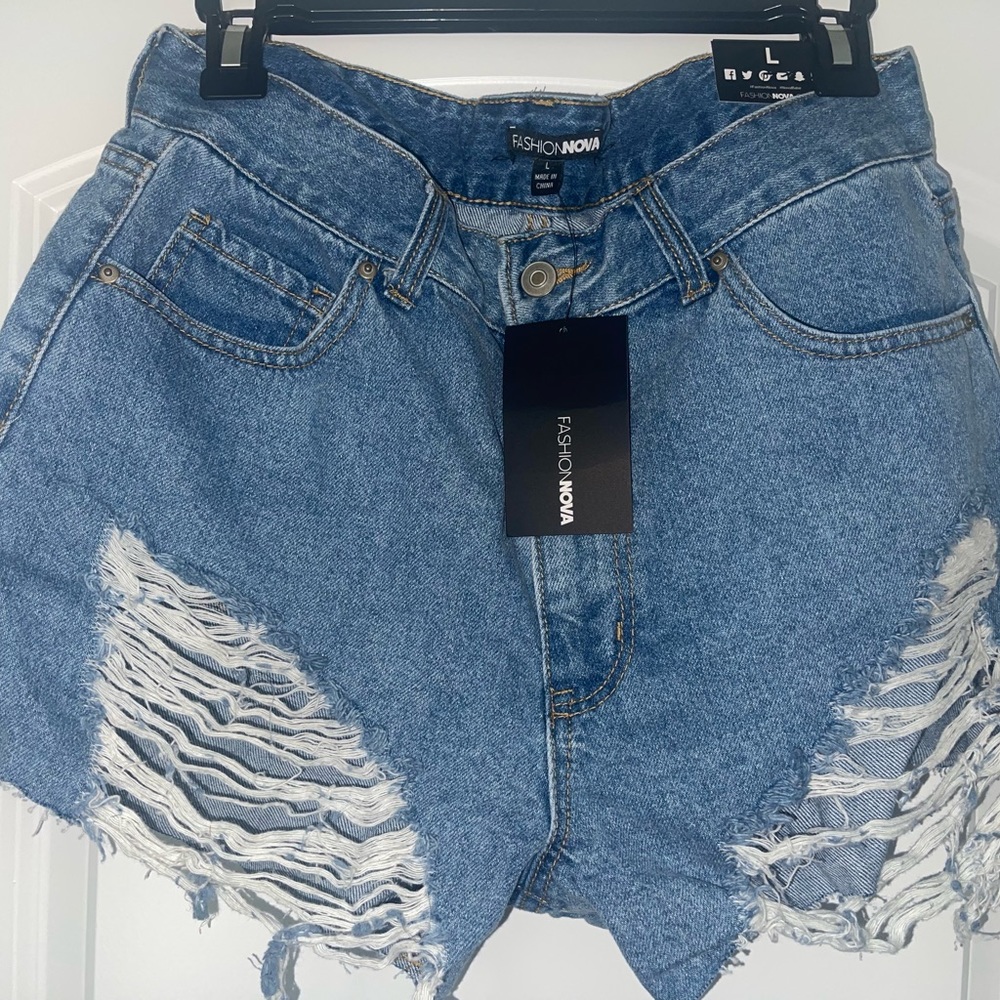Fashion Nova Ripped Jean Shorts Size L